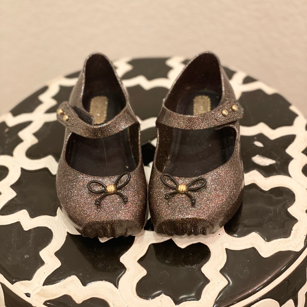 Little girl black and glitter Mini Melissa flats with cross strap shoes